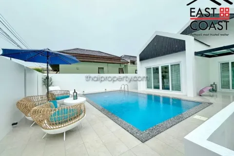 Casa de 4 dormitorios en Jomtien Beach, Pattaya, Tailandia № 212434 - foto 2