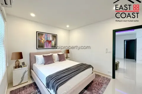 Casa de 4 dormitorios en Jomtien Beach, Pattaya, Tailandia № 212434 - foto 17