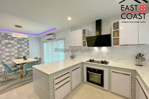 Casa de 4 dormitorios en Jomtien Beach, Pattaya, Tailandia № 212434 - foto 12