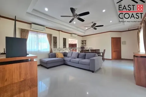 Casa de 4 dormitorios en Pattaya, Tailandia № 212433 - foto 16