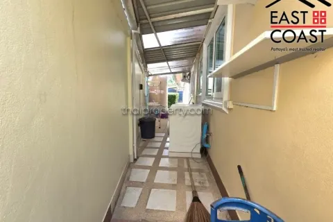 Casa de 4 dormitorios en Pattaya, Tailandia № 212433 - foto 9