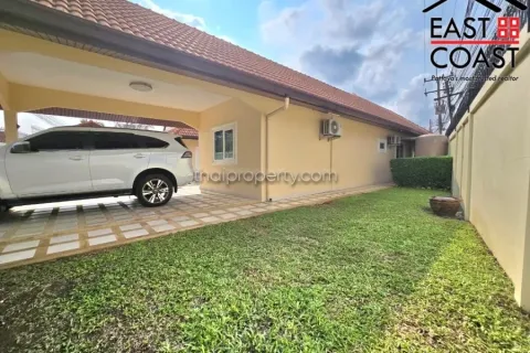 Casa de 4 dormitorios en Pattaya, Tailandia № 212433 - foto 8