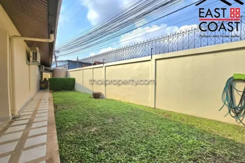 Casa de 4 dormitorios en Pattaya, Tailandia № 212433 - foto 7