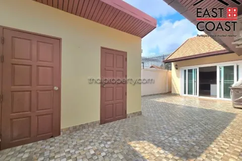 Casa de 4 dormitorios en Pattaya, Tailandia № 212433 - foto 11