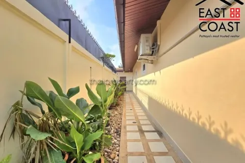 Casa de 4 dormitorios en Pattaya, Tailandia № 212433 - foto 12
