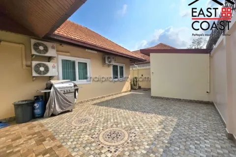 Casa de 4 dormitorios en Pattaya, Tailandia № 212433 - foto 10