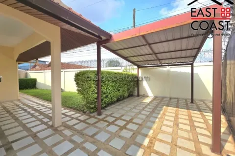 Casa de 4 dormitorios en Pattaya, Tailandia № 212433 - foto 6