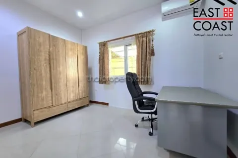 Casa de 4 dormitorios en Pattaya, Tailandia № 212433 - foto 30