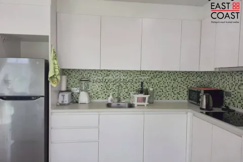 Condominio de 2 dormitorios en Jomtien Beach, Pattaya, Tailandia № 212431 - foto 3