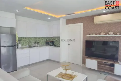 Condominio de 2 dormitorios en Jomtien Beach, Pattaya, Tailandia № 212431 - foto 2