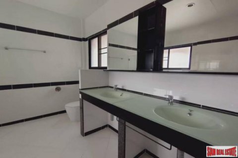 Villa in Pattaya, Thailand 4 bedrooms № 193672 - photo 5