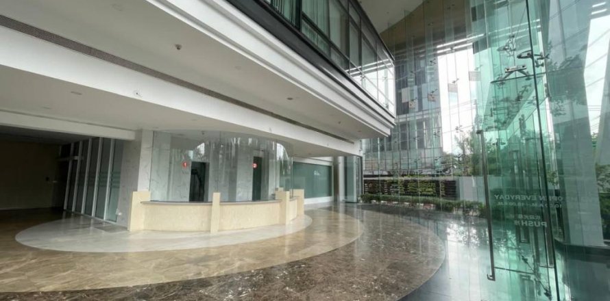 Магазин в Бангкоке, Таиланд 1050м2  № 114209