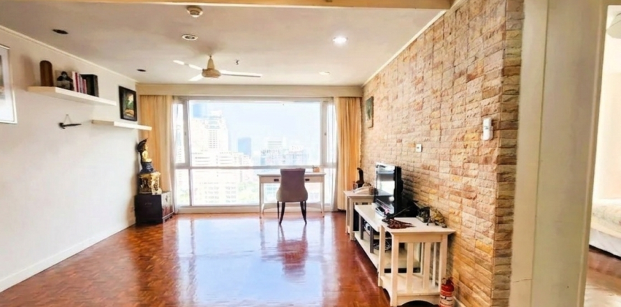 Studio in the Condo in Watthana, Bangkok, Thailand № 167594