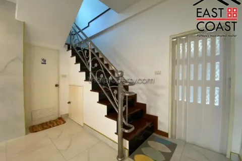 Casa de 4 dormitorios en Pattaya, Tailandia № 213640 - foto 14
