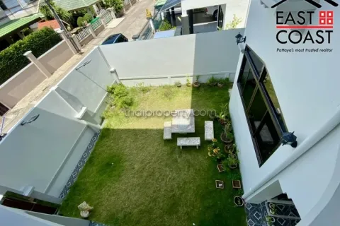 Casa de 4 dormitorios en Pattaya, Tailandia № 213640 - foto 30