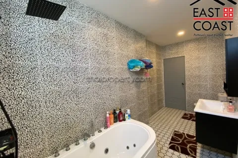 Casa de 4 dormitorios en Pattaya, Tailandia № 213640 - foto 19