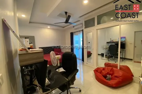Casa de 4 dormitorios en Pattaya, Tailandia № 213640 - foto 18