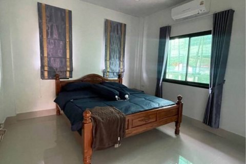 House in Surat Thani, Thailand 3 bedrooms № 115408 - photo 5