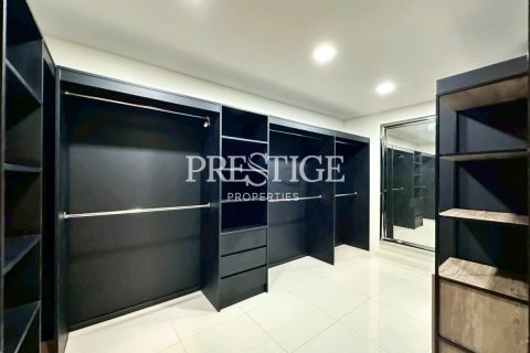House in Pattaya, Thailand 6 bedrooms № 197579 - photo 13
