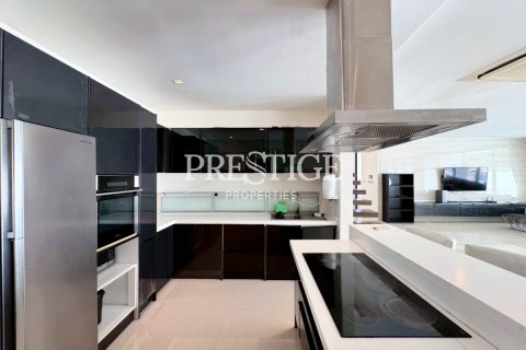 House in Pattaya, Thailand 6 bedrooms № 197579 - photo 9