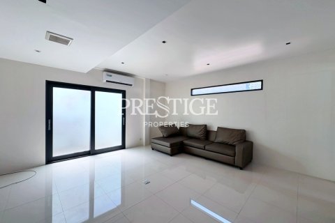 House in Pattaya, Thailand 6 bedrooms № 197579 - photo 30