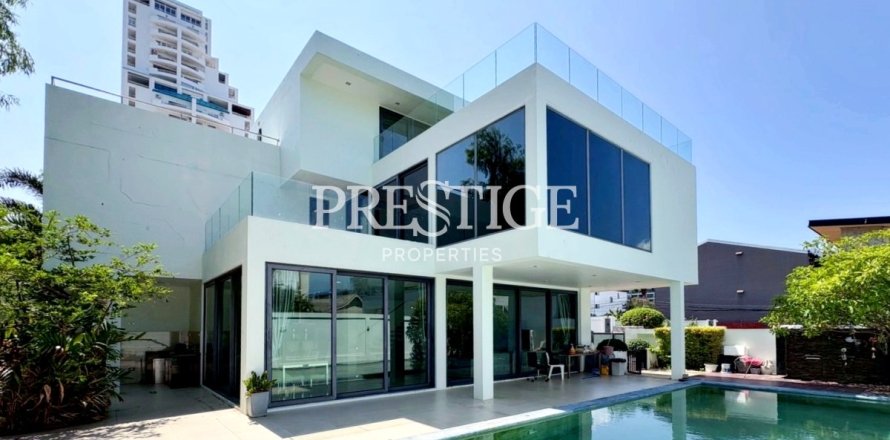 House in Pattaya, Thailand 6 bedrooms № 197579