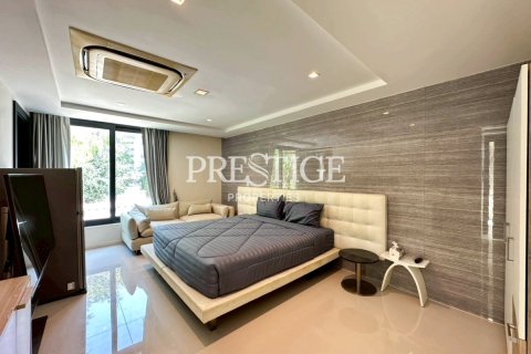 House in Pattaya, Thailand 6 bedrooms № 197579 - photo 22