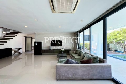 House in Pattaya, Thailand 6 bedrooms № 197579 - photo 3