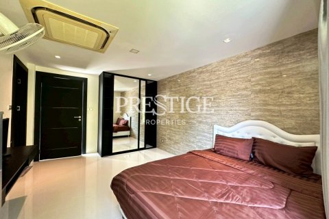 House in Pattaya, Thailand 6 bedrooms № 197579 - photo 17
