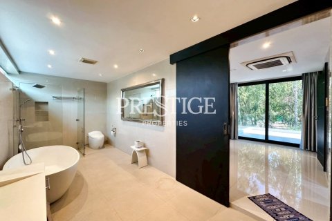 House in Pattaya, Thailand 6 bedrooms № 197579 - photo 15