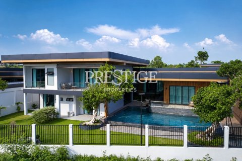 House in Pattaya, Thailand 7 bedrooms № 197578