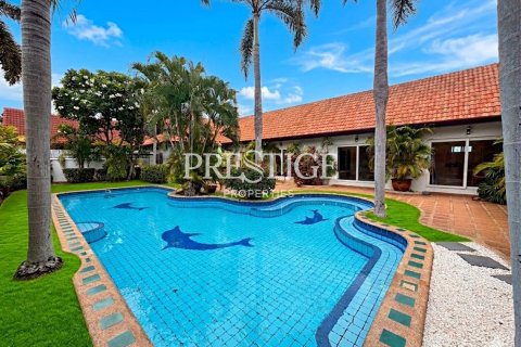 House in Pattaya, Thailand 4 bedrooms № 197582