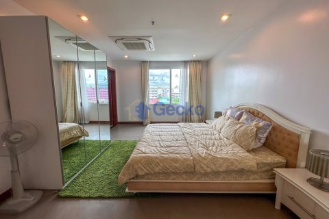 Condo in Pattaya, Thailand, 4 bedrooms № 197197 - photo 17
