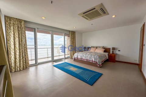 Condo in Pattaya, Thailand, 4 bedrooms № 197197 - photo 29