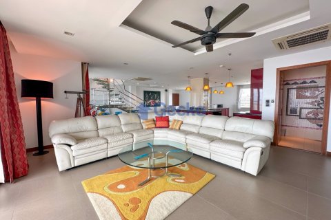 Condo in Pattaya, Thailand, 4 bedrooms № 197197 - photo 7