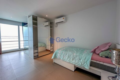 Condo in Pattaya, Thailand, 4 bedrooms № 197197 - photo 23