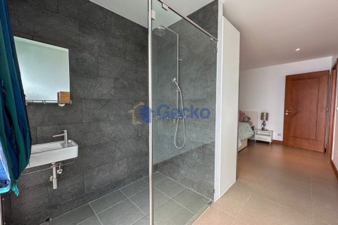 Condo in Pattaya, Thailand, 4 bedrooms № 197198 - photo 24