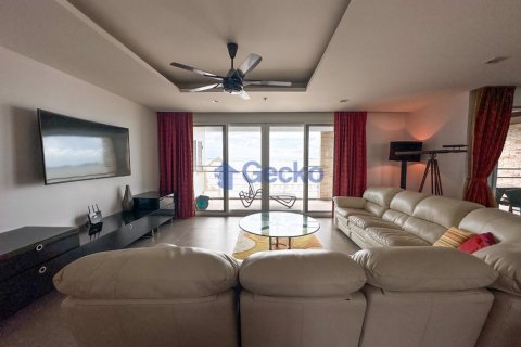 Condo in Pattaya, Thailand, 4 bedrooms № 197198 - photo 8