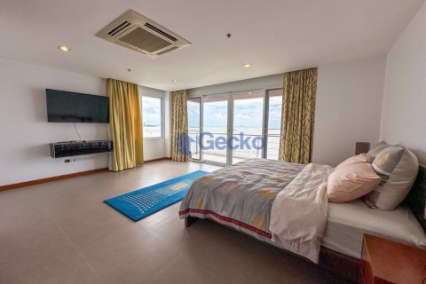 Condo in Pattaya, Thailand, 4 bedrooms № 197198 - photo 28