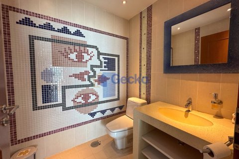 Condo in Pattaya, Thailand, 4 bedrooms № 197198 - photo 16