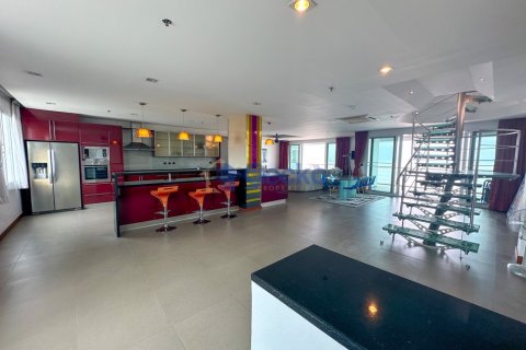 Condo in Pattaya, Thailand, 4 bedrooms № 197198 - photo 4