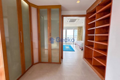 Condo in Pattaya, Thailand, 4 bedrooms № 197198 - photo 30