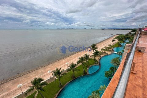 Condo in Pattaya, Thailand, 4 bedrooms № 197198 - photo 2