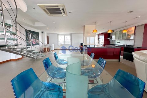 Condo in Pattaya, Thailand, 4 bedrooms № 197198 - photo 10