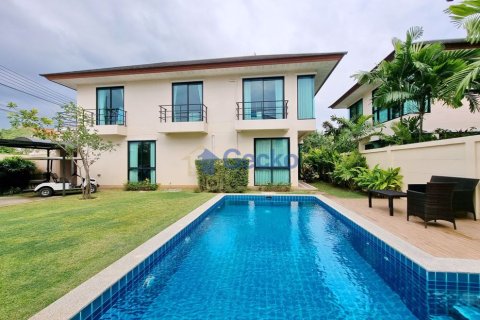 House in Pattaya, Thailand 4 bedrooms № 197201
