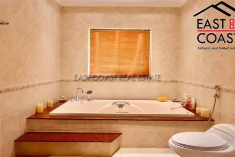 Casa de 5 dormitorios en Jomtien Beach, Pattaya, Tailandia № 213398 - foto 13
