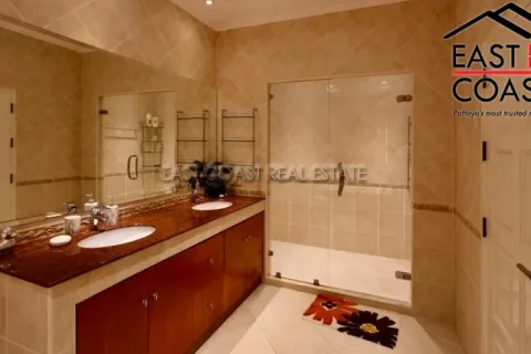 Casa de 5 dormitorios en Jomtien Beach, Pattaya, Tailandia № 213398 - foto 14