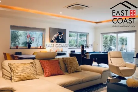 Casa de 5 dormitorios en Jomtien Beach, Pattaya, Tailandia № 213398 - foto 5