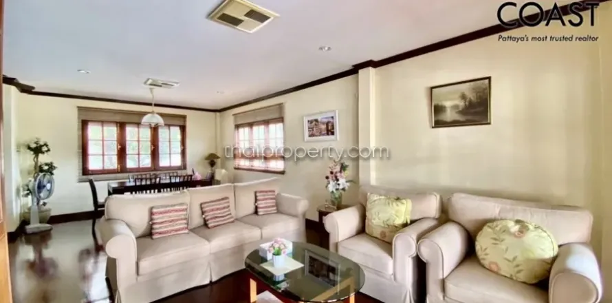 Casa de 3 dormitorios en Pattaya, Tailandia № 213400