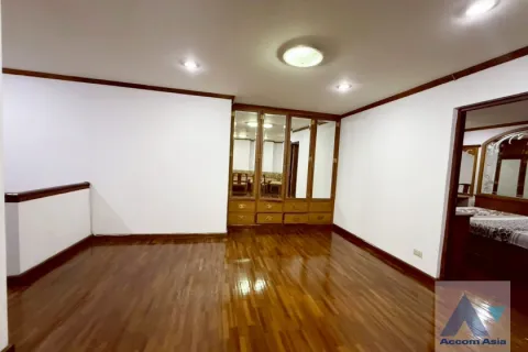 Duplex in Watthana, Bangkok, Thailand 4 Schlafzimmer № 215071 - Foto 19